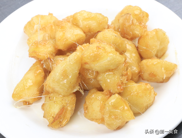 如何制作拔丝苹果，如何制作拔丝苹果的过程（学会以后做出解腻好吃的拔丝苹果）