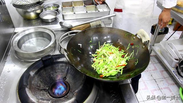 芹菜炒豆腐干的家常炒法，厨师长教你做芹菜炒豆腐干