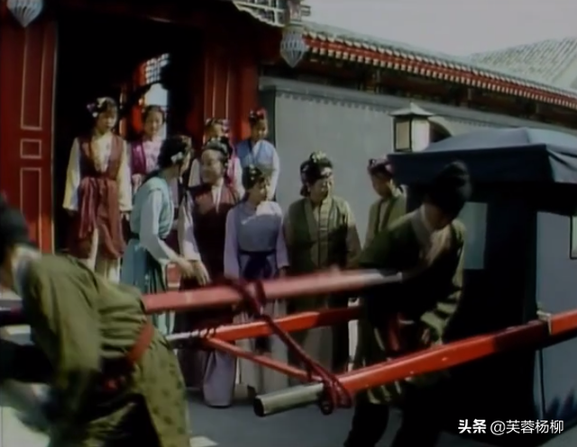 新红楼梦蒋梦婕，蒋梦婕在《新红楼梦》里的这段也太搞笑了吧！（没有对比就没有伤害）