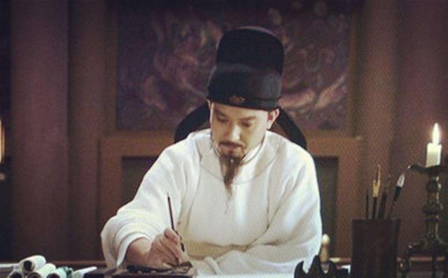 杜甫的爱国诗句有哪些-爱国诗句，杜甫关于爱国的诗有哪些（感受诗圣杜甫的沉郁顿挫之意）