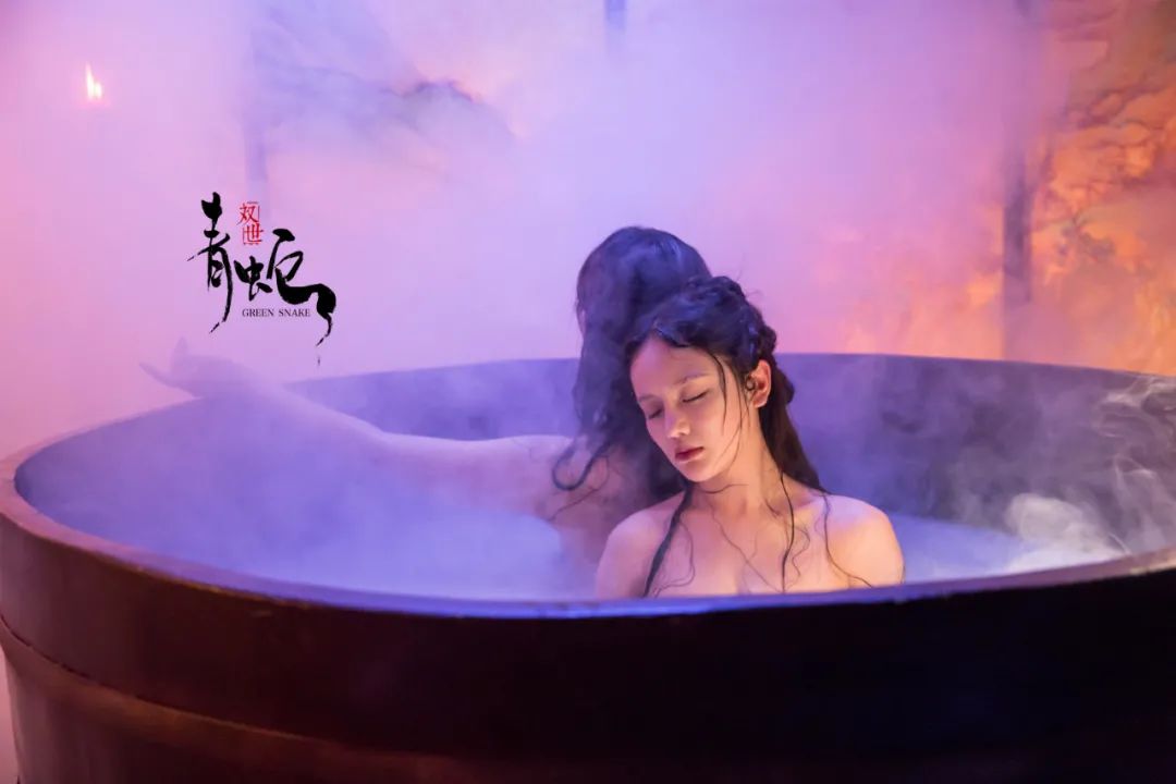 苏妲己,到在《双世青蛇》中化身青蛇——尽管面对种种争议,南笙每年却