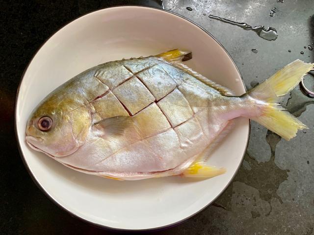 鳊鱼的做法 如何做鳊鱼，鳊鱼的做法（鳊鱼这么做）