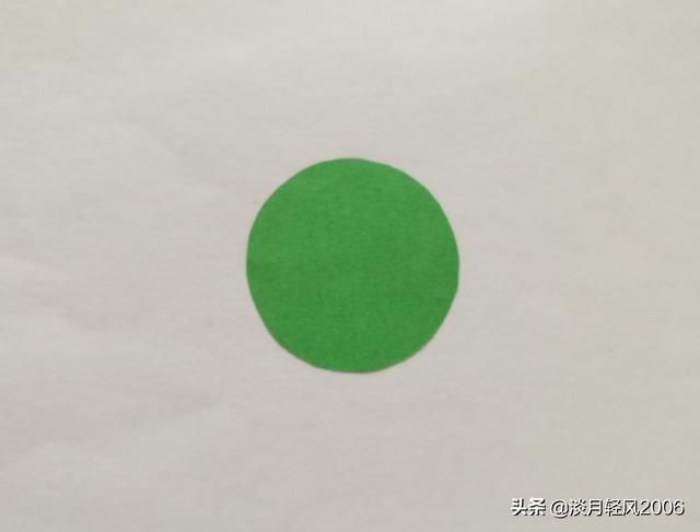 幼儿园最简单手工贺卡，幼儿园手工制作新年贺卡（用卡纸做一枝彩色的花）