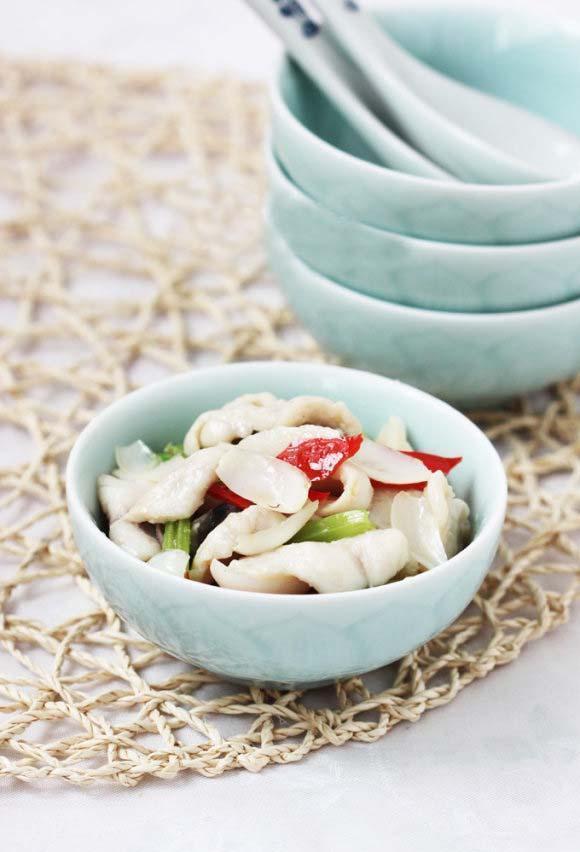 红烧培根金针菇的做法，烧烤培根金针菇的做法（每次做家人都说很好吃）