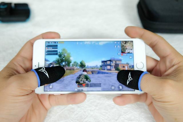 玩游戏手出汗怎么办，职业手游选手怎么防止手出汗（网友：试试飞智蜂套2）