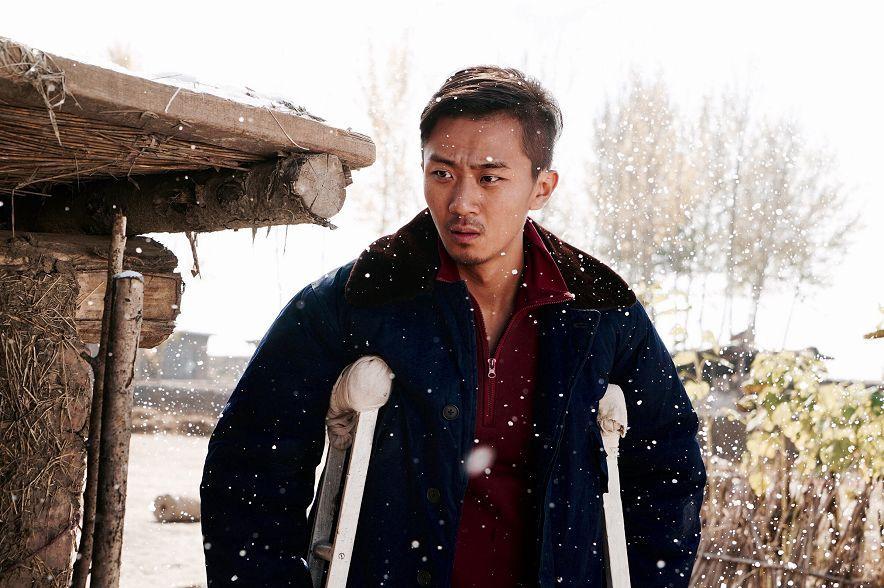 她,让学生们携手扶弱,团结一心当二牤子住院没有医药费的时候,妹妹