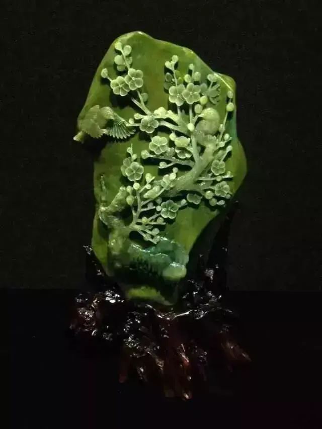 怎么判断是玉还是石头，河边石头怎么分辨玉石（如何鉴别一块石头：是不是玉）