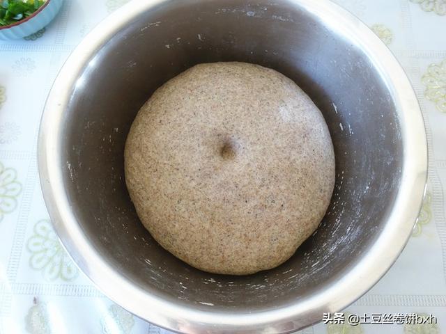 酵母发面蒸馒头技巧，如何用酵母发面蒸馒头（酵母发面做馒头要多放两种材料）
