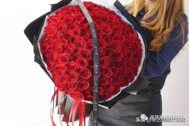 玫瑰花的寓意和花语，香槟色玫瑰（香槟色玫瑰代表什么）