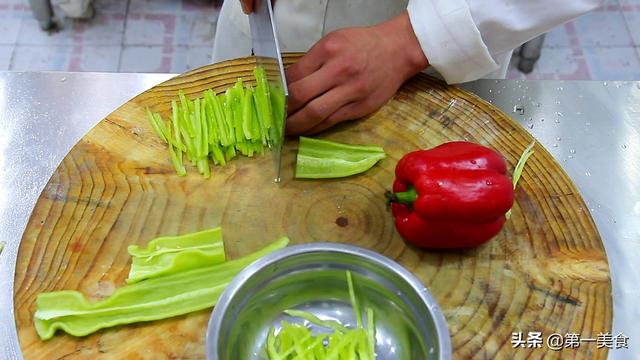 炒粉丝的家常做法，粉丝怎么炒好吃又简单（厨师长教你家常炒米粉做法）