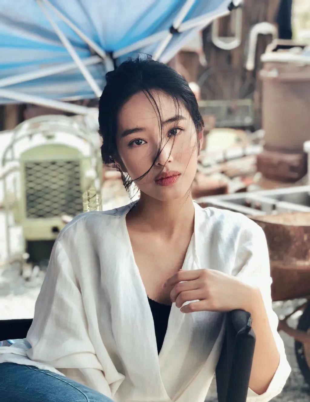 冯小刚电影女主,恋上刘亦菲干爹的女演员,"段位"很高!