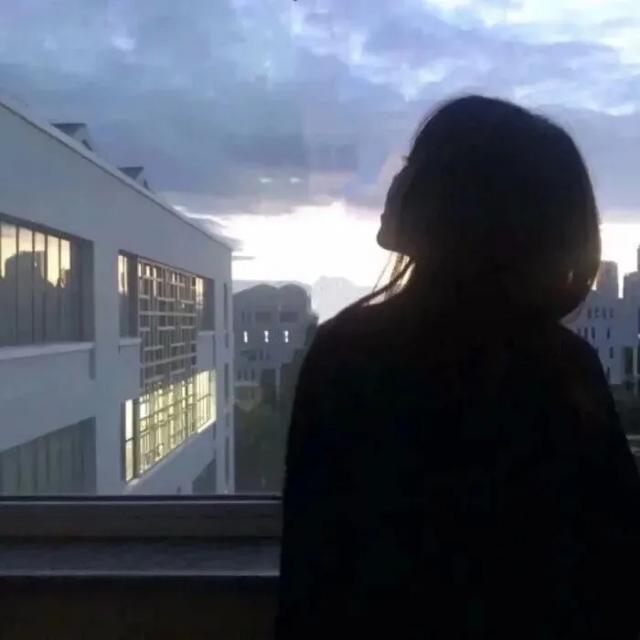 性感头像女生个性头像，女生性感头像／部位头像／“感动代替不了感情，念旧也回不到曾经” ​微信（部位头像丨一厢情愿，愿赌服输）