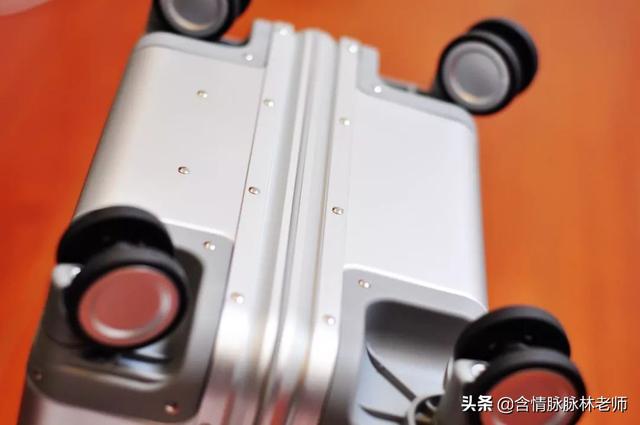 行李箱20寸有多大，行李箱26寸有多大（我们过国货90分金属登机箱使用心得。）