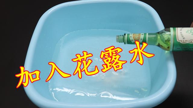 白鞋子脏了怎么洗，白鞋子脏了怎么洗白小妙招（白色的鞋子，怎样清洗才干净）