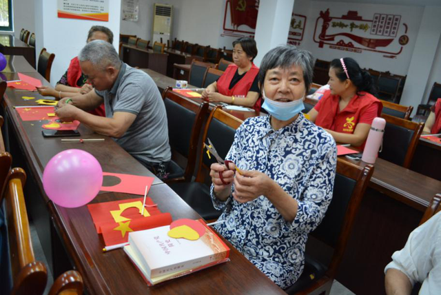 会议室怎样用气球布置，会议气球布置图片（佛祖岭A区“百年芳华·红心向党”庆党百年系列活动）