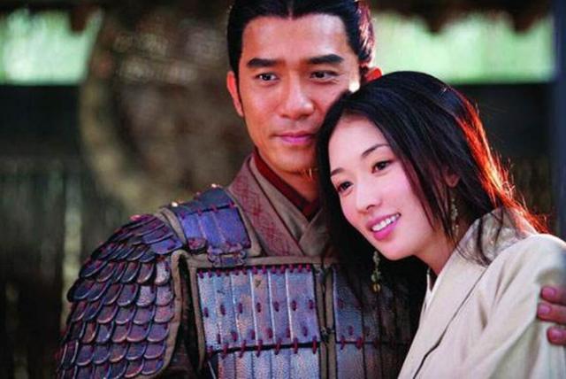 周瑜的老婆是谁，周瑜叫夏侯惇什么（留下貌美如花的小乔）