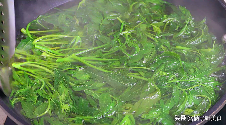 圖片[2]-自從學會香椿這樣存放 每年都會存10斤 簡單實用 放一年也不壞-起舞食譜網