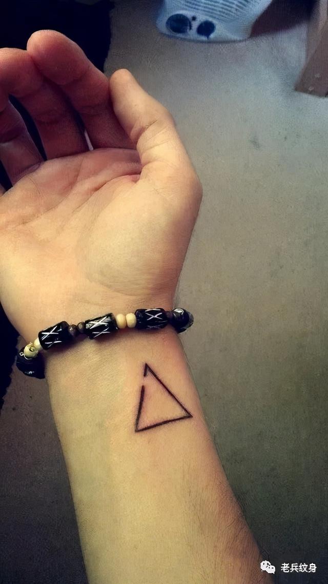 有寓意的纹身字母短，有寓意的纹身字母短句（这些纹身符号的背后含义）