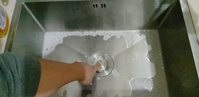 洗菜盆下水道堵塞疏通的最好办法，洗菜盆下水管堵塞怎么疏通（撒一把小苏打）