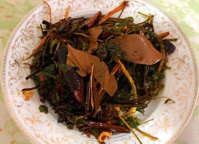 辣椒油的制作方法，辣椒油制作方法（只浇热油就“废”了）