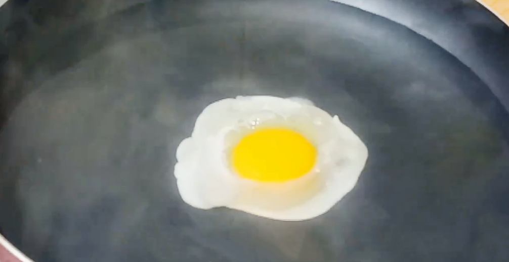 图片[3]-【荷包蛋】做法步骤图 轻松煮一锅 不破皮不粘锅无飞沫-起舞食谱网