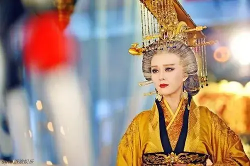 上官婉儿武则天，上官婉儿在武则天时期被称为什么（从仇人、情敌到闺蜜的忘年之交）