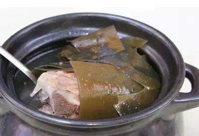 猪骨汤的做法大全，炖大骨头汤怎么做好吃（家常大骨头汤的做法大全）