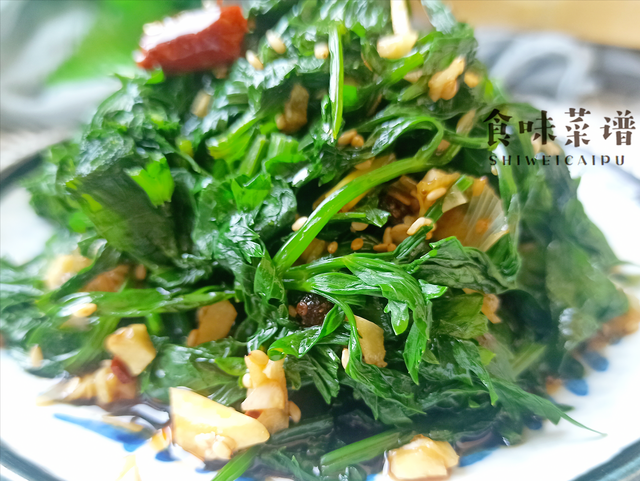 胡萝卜芹菜叶饼的做法，芹菜胡萝卜饼的做法窍门（饭店最少要卖20元）