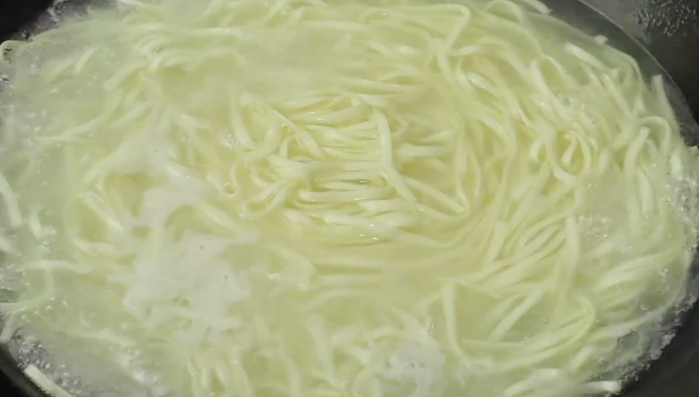 图片[5]-【黄瓜丝凉拌面】做法步骤图 面条爽滑劲道 比买的好吃-起舞食谱网