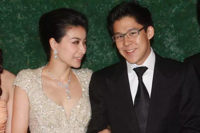 范冰冰的钻戒是多少克拉的,郭碧婷5克拉钻戒是碎钻 范冰冰的钻戒是多少克拉的,郭碧婷5克拉钻戒是碎钻