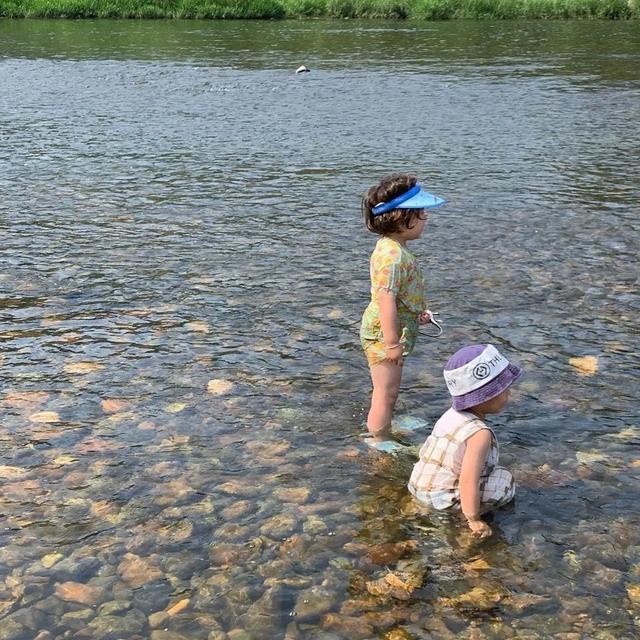 黄夏温哪里人，黄夏温人字拖同款（哈温的拍照姿势还是很专业的）