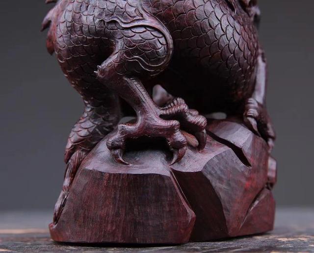 1,我以紫檀雕麒麟!龙爪奋张最旺运!这木雕用心了!