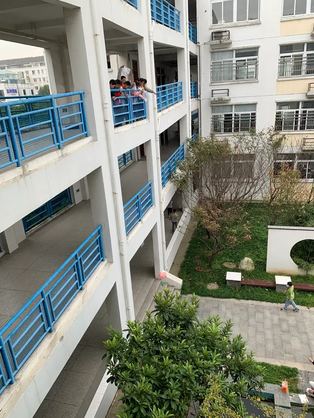 鸡蛋撞地球的做法，鸡蛋撞地球制作方法（“鸡蛋撞地球”—玩转科技秀）