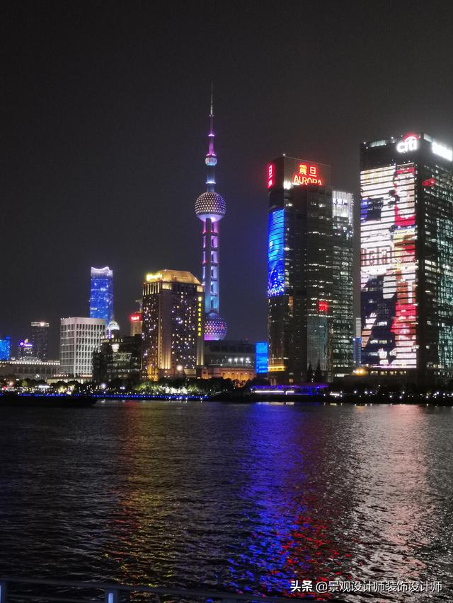 上海外滩夜景图片，外滩夜景美丽迷人让人流连忘返（上海市外滩夜景）