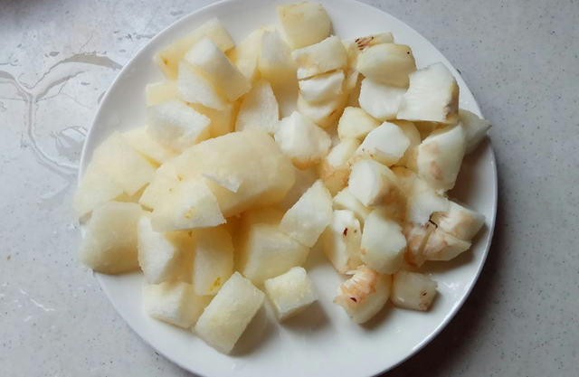 银耳汤的功效和作用，银耳汤的功效（女人要常喝这道银耳羹）