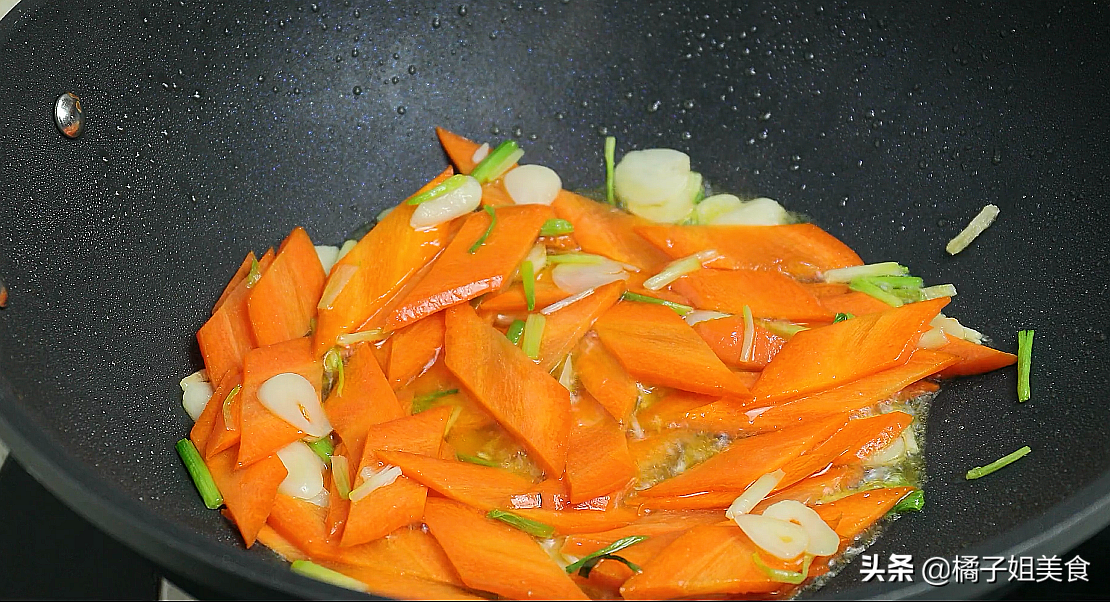 图片[6]-简单又实惠的胡萝卜豆泡炒菜做法 色香味俱全 全家都爱吃-起舞食谱网