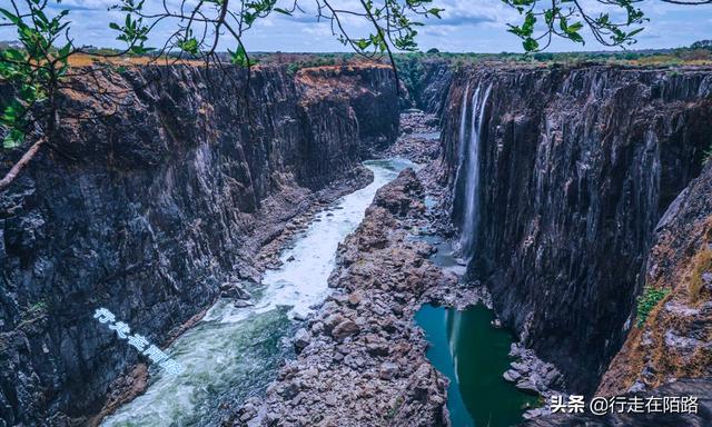 维多利亚大瀑布，维多利亚瀑布（平均每秒935吨流量）