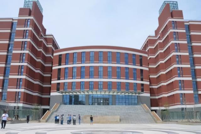 石家庄铁道大学是几本，石家庄铁道学院是几本（河北有所二本大学“随缘招生”）