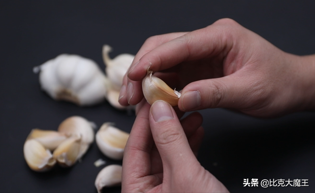 剥大蒜头最快方法，剥大蒜还有简单技巧