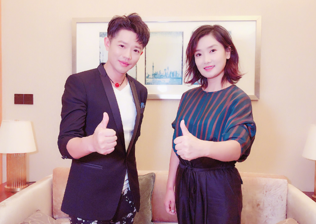 多亏玲花重情义，凤凰传奇才火了15年！不是两口子结婚生娃神同步