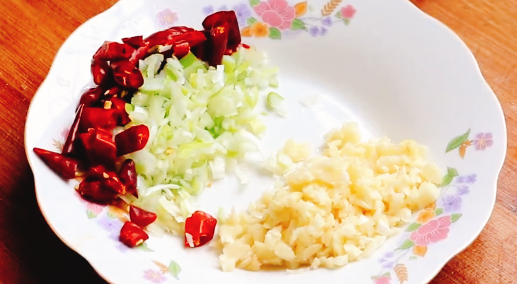 圖片[3]-【肉末干煸豆角】做法步驟圖 做法簡(jiǎn)單 一大盤(pán)不夠-起舞食譜網(wǎng)