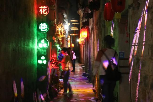 宏村在哪里，安徽宏村在哪里（宏村、西递等旅游景区恢复开放）