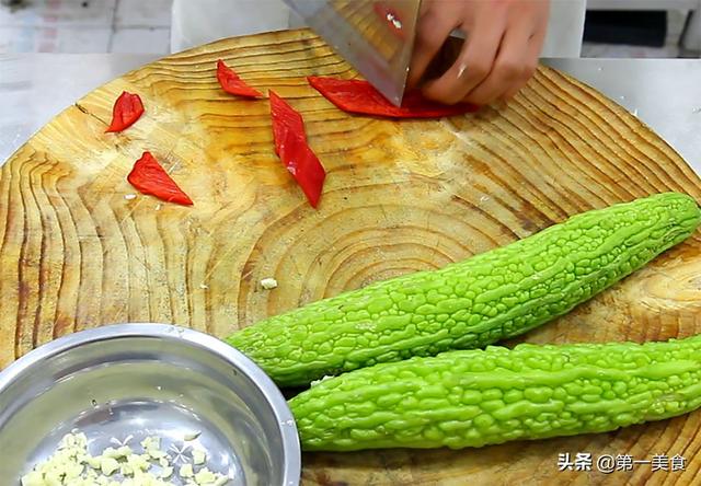 苦瓜去苦味小妙招，苦瓜不苦的窍门（减少苦瓜苦味其实很简单）
