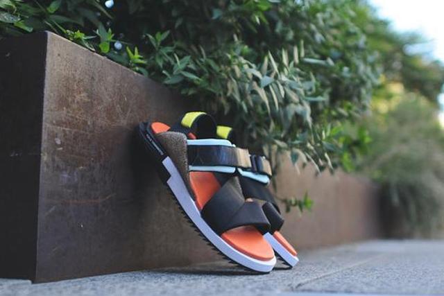 沙滩鞋选购技巧，沙滩鞋怎么搭配（成就自由不羁的活力少年）