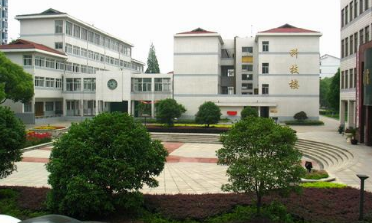 冠英学校（江苏常州这四所重点高中）