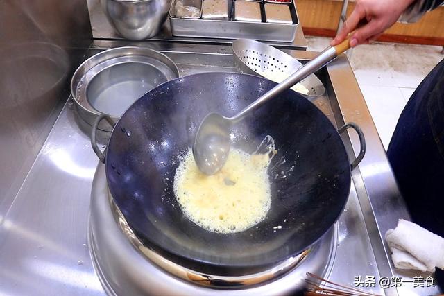 咸鸭蛋怎么做好吃，咸鸭蛋怎么做好吃又简单视频（豆腐和咸鸭蛋烧一盘、营养极高）