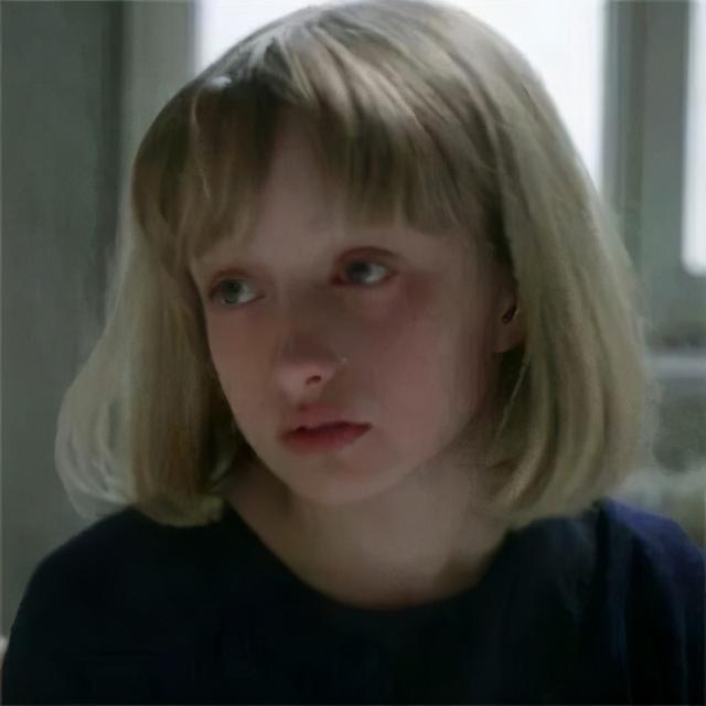 嫣然一笑的意思是，嫣然一笑什么意思（女孩名单个字寓意深刻-可爱点）