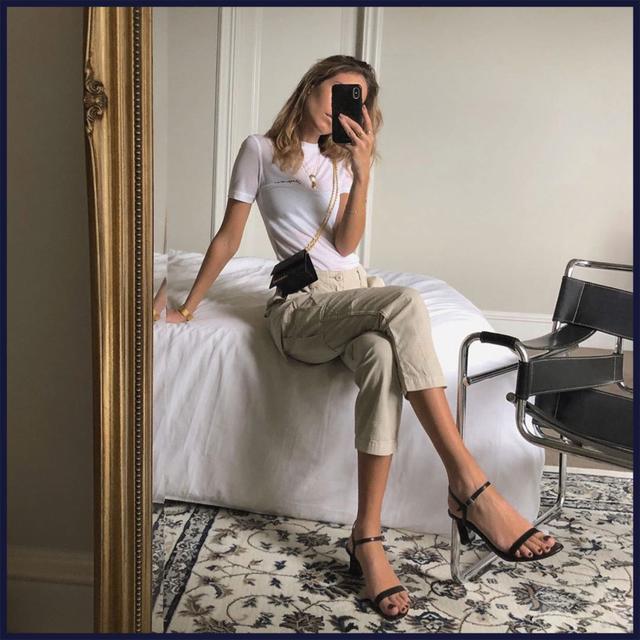 面试穿什么衣服，公务员面试穿什么衣服合适（恭喜您离年薪百万又近了一步）