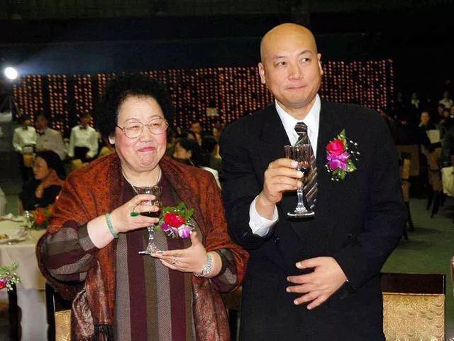 “富婆快乐球”是什么梗，“富婆快乐球”（今天已经见到王阿姨了）