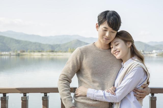 女朋友情绪低落怎么哄，女朋友心情低落怎么安慰（女朋友心情不好怎么办）